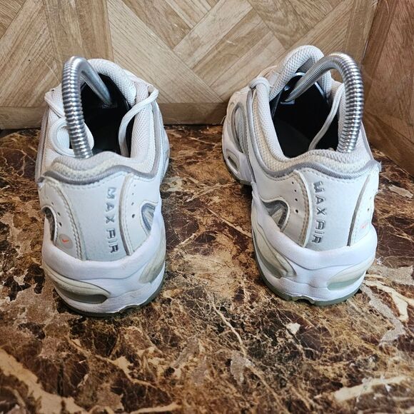 Nike women's Air Max Tail Wind white running training shoes size 7.5. - Picture 3 of 11
